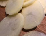 صورة لخطوة 1 من وصفة جراتان البطاطس بالدجاج 🥔