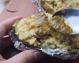 Foto langkah ke 6 dari resep Leftover rendang loaded potato.