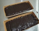 Foto langkah ke 5 dari resep Insert Cheese Fudgy Brownies.