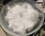 Une image de l'étape 2 de Tarte renversée aux abricots et pignons de pin.