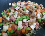 Hình bước làm 2 của món Cơm chiên thập cẩm