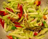 Foto langkah ke 6 dari resep Tumis Labu Siam.