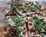 A picture of step 6 of Garlic Brown Bread mix vegetables cheese mini bread pizza.