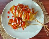 Foto langkah ke 5 dari resep Sate Sosis Gulung Mie.