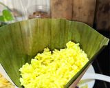 Foto langkah ke 7 dari resep Nasi Kuning Pincuk.