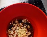 Foto langkah ke 2 dari resep Spicy Cheese Beef Enoki.