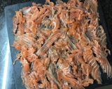 Foto del paso 1 de la receta: Salmón ahumado con encurtidos