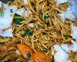 Foto langkah ke 6 dari resep Mie Kuning Basah Goreng.