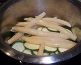 Foto del paso 3 de la receta: Crema de espárragos blancos y calabacín