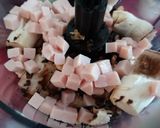 Foto del paso 2 de la receta: Champiñones rellenos de queso fresco y fiambre de pavo