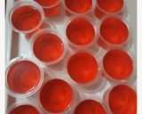 Foto langkah ke 2 dari resep Puding Cup Merah Putih.