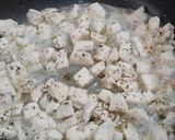 Foto del paso 1 de la receta: Pollo con batata y zapallito