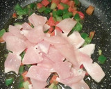 Foto del paso 2 de la receta: Tallarines fritos con pimientos y pollo