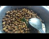 A picture of step 6 of Chana in mangalore style.