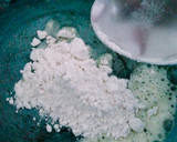 Foto del paso 2 de la receta: Salsa bechamel de queso manchego🫕🥩