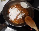 Foto del paso 8 de la receta Albóndigas con salsa amarilla tipo española