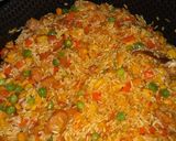 Foto del paso 3 de la receta: Arroz con pollo y ensalada rápida