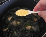 A picture of step 7 of Seaweed Chicken Soup.