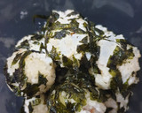 Foto langkah ke 3 dari resep Bola-Bola Nasi Rumput Laut.