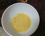 Foto del paso 4 de la receta: Hamburguesa de pollo, tortilla francesa, queso curado y mayonesa de cebolla