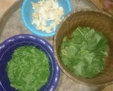Foto langkah ke 1 dari resep Bobor ndeso daun kelor bayam dan jamur.