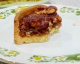 Gambar langkah 7 resipi Honey Walnut Tart.