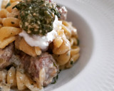 Foto del paso 6 de la receta: Pasta con butifarra en salsa de ricotta y pesto