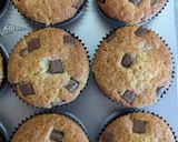 Foto langkah ke 3 dari resep Chocolate Chip Muffins.