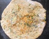 A picture of step 4 of Dal stuffed paratha.