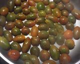 Hình bước làm 1 của món Cà chua áp chảo trộn dầu nấm truffle
