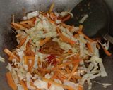 Foto langkah ke 5 dari resep Mie goreng jawa.
