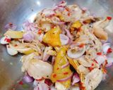 Hình bước làm 1 của món Gỏi gà bắp chuối