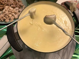 Fondue de quesos con cerdo y pollo a taquitos