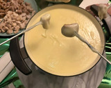 Foto del paso 4 de la receta: Fondue de quesos con cerdo y pollo a taquitos
