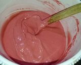 Foto langkah ke 5 dari resep Red Velvet Birthday Cake.