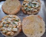 A picture of step 3 of Corn- Paneer Toast.