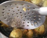 A picture of step 6 of Methi Pakoda.