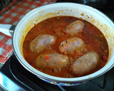 Foto del paso 1 de la receta: Fideos de arroz con chorizos a la pomarola