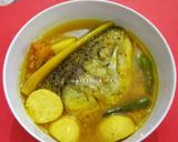 Foto langkah ke 4 dari resep Sup Kuning Kepala Salmon.