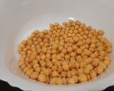 Foto del paso 1 de la receta: Potaje de garbanzos y sepia