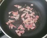 Foto del paso 2 de la receta: Coliflor a mi manera con bacon, sofrito, bechamel y queso en un plis plas