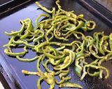 Une image de l'étape 5 de Poivrons verts grillés aux épices marocaines.