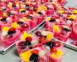 Foto langkah ke 1 dari resep Puding Buah Sirup Rasberry.