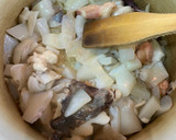 Foto del paso 5 de la receta: Sepia en salsa de cebolla y cerveza