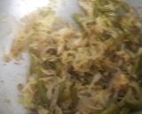 A picture of step 2 of Chilli Garlic chowmin.