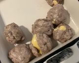 Foto del paso 3 de la receta: Albóndigas rellenas de queso con salsa de tomate en Lékué