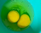 வெங்காயம் தக்காளி முட்டை ஆம்லெட் (Venkayam thakkaali muttai omelette recipe in tamil) ரெசிபி ஸ்டேப் 1 புகைப்படம்