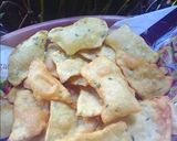 Foto langkah ke 4 dari resep Kue Bawang/ Keripik Bawang.