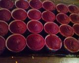 A picture of step 2 of Pinata Cupcakes.
