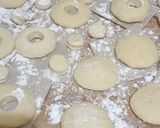 Foto langkah ke 5 dari resep Donat empuk tanpa kentang.